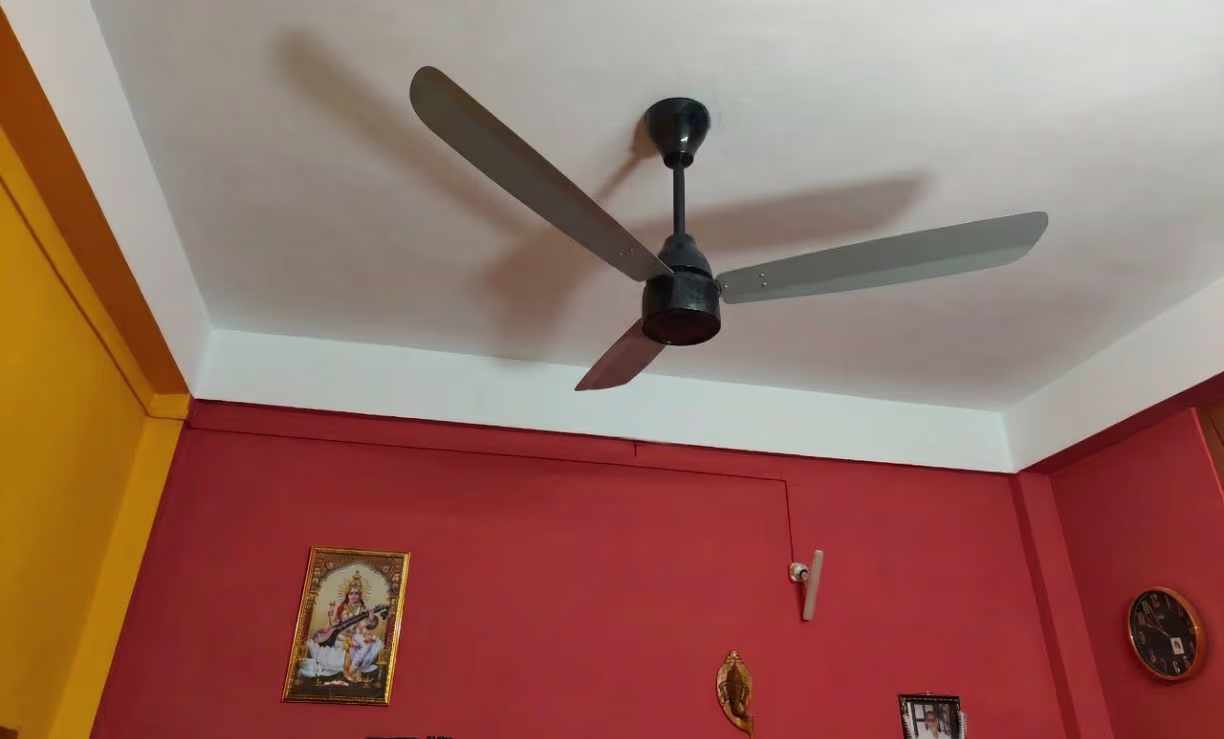 Close view of atomberg Renesa Enzel 1200mm Ceiling Fan